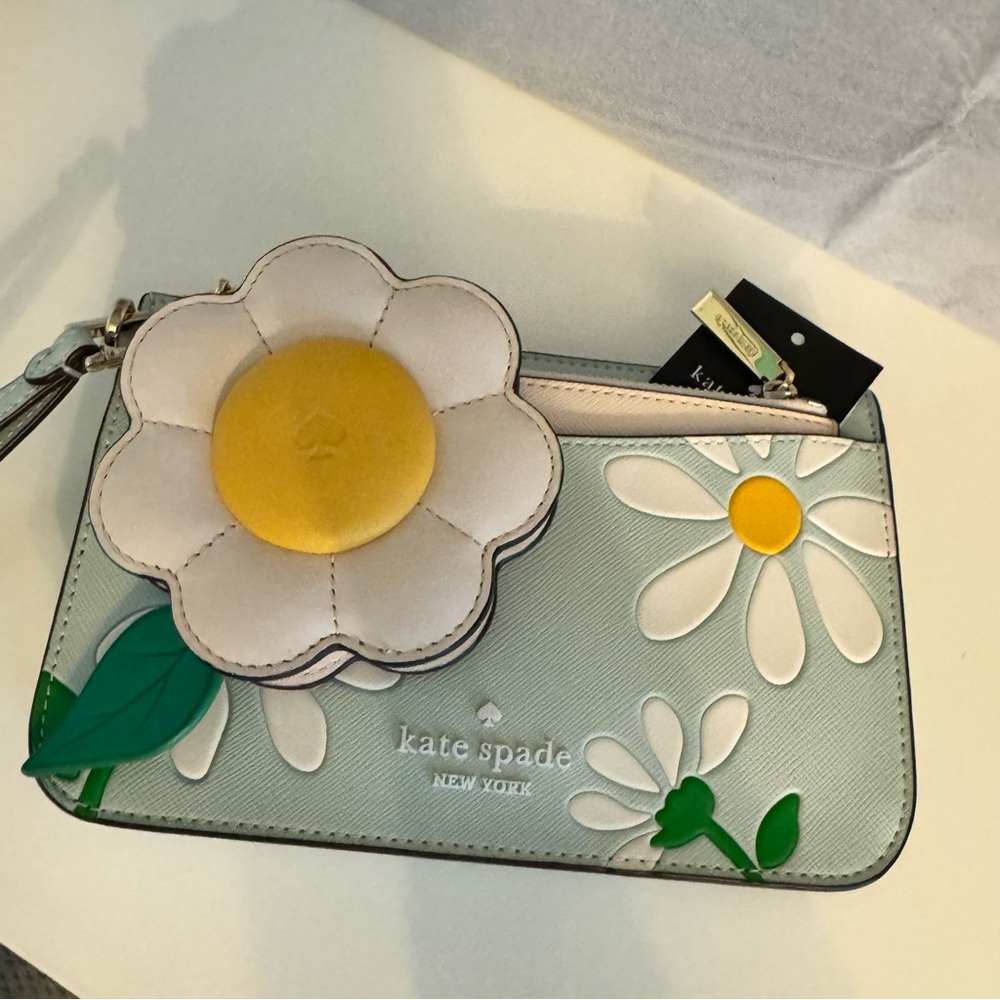 New..kate spade Day Tripper Daisy Floral Triple Wristlet 3-Piece Set - Picture 13 of 13